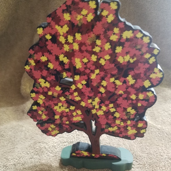 Shelia's Collectables Other - Shelia's collectables wooden fall tree